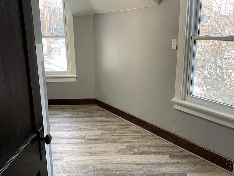 215 Rockwood Ave — Photo 11