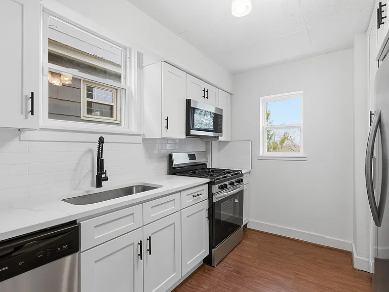 240 Ridgewood Ave — Photo 6