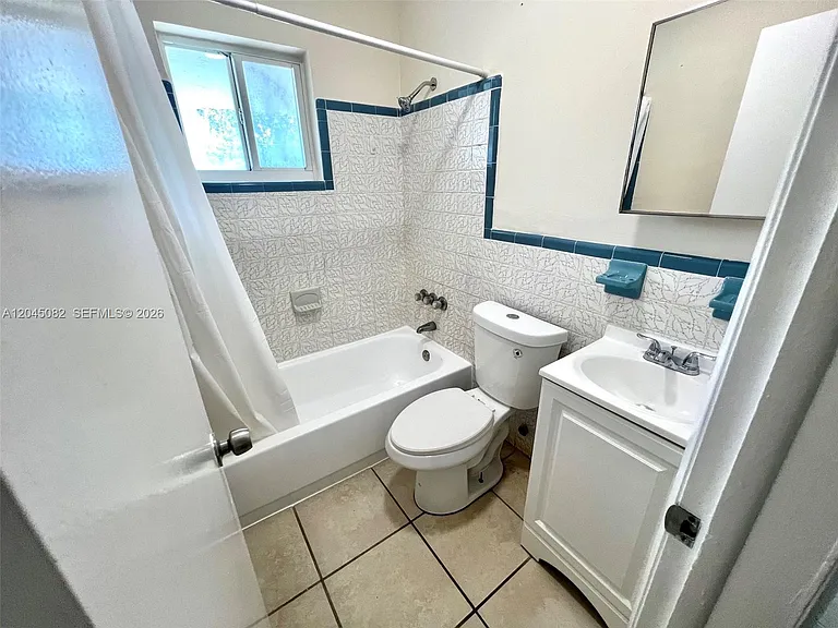 7626 NE 6th Ct #5 — Photo 11