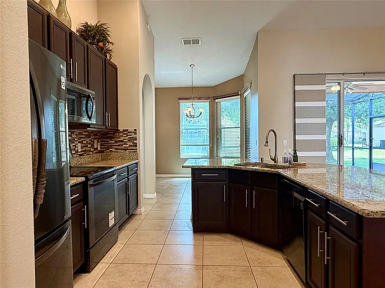 10237 Facet Ct — Photo 17