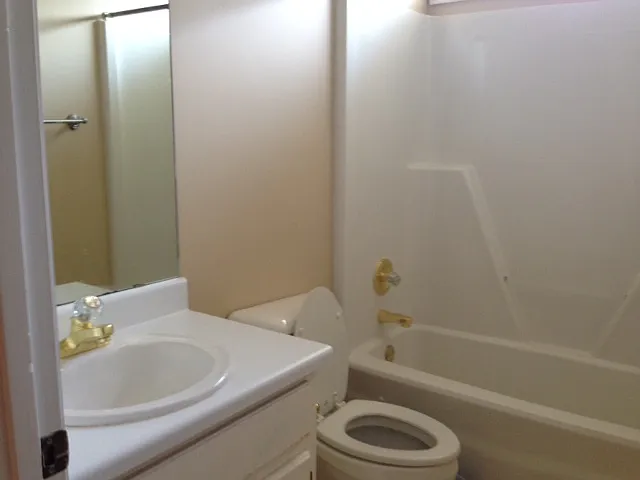 3 bed, 100 sqft, $1,550 — Photo 4