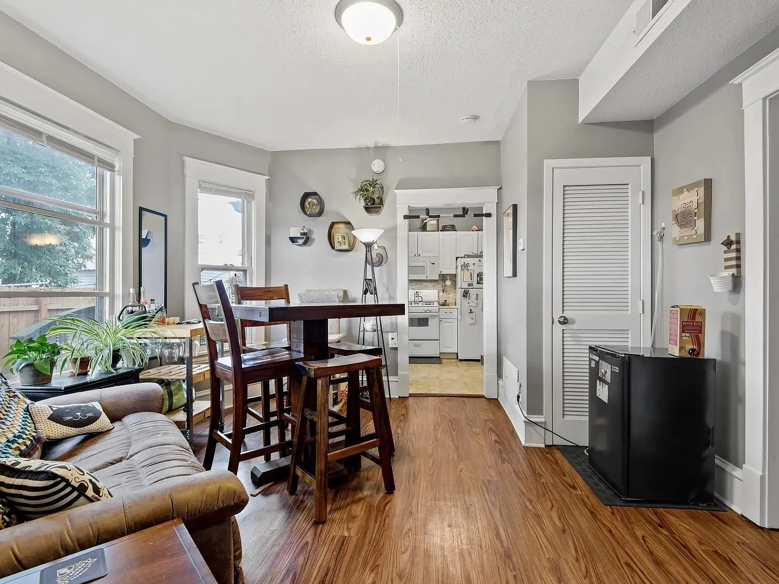 2 bed, 1150 sqft, $1,800 — Photo 2