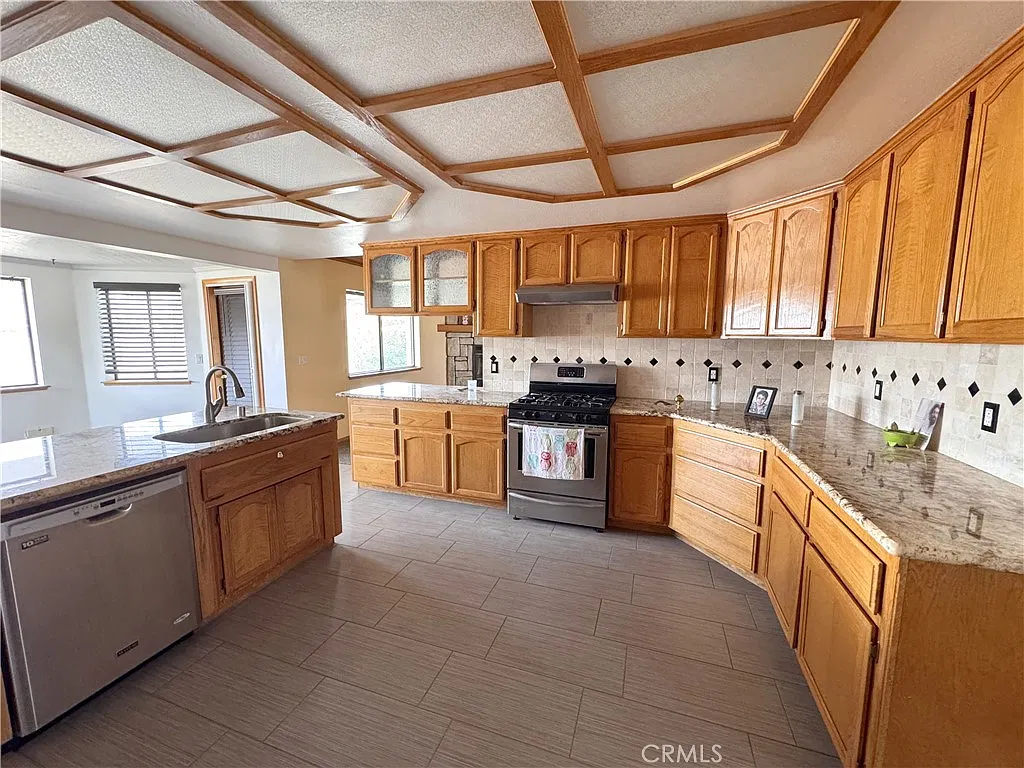 3 bed, 2270 sqft, $2,700 — Photo 2
