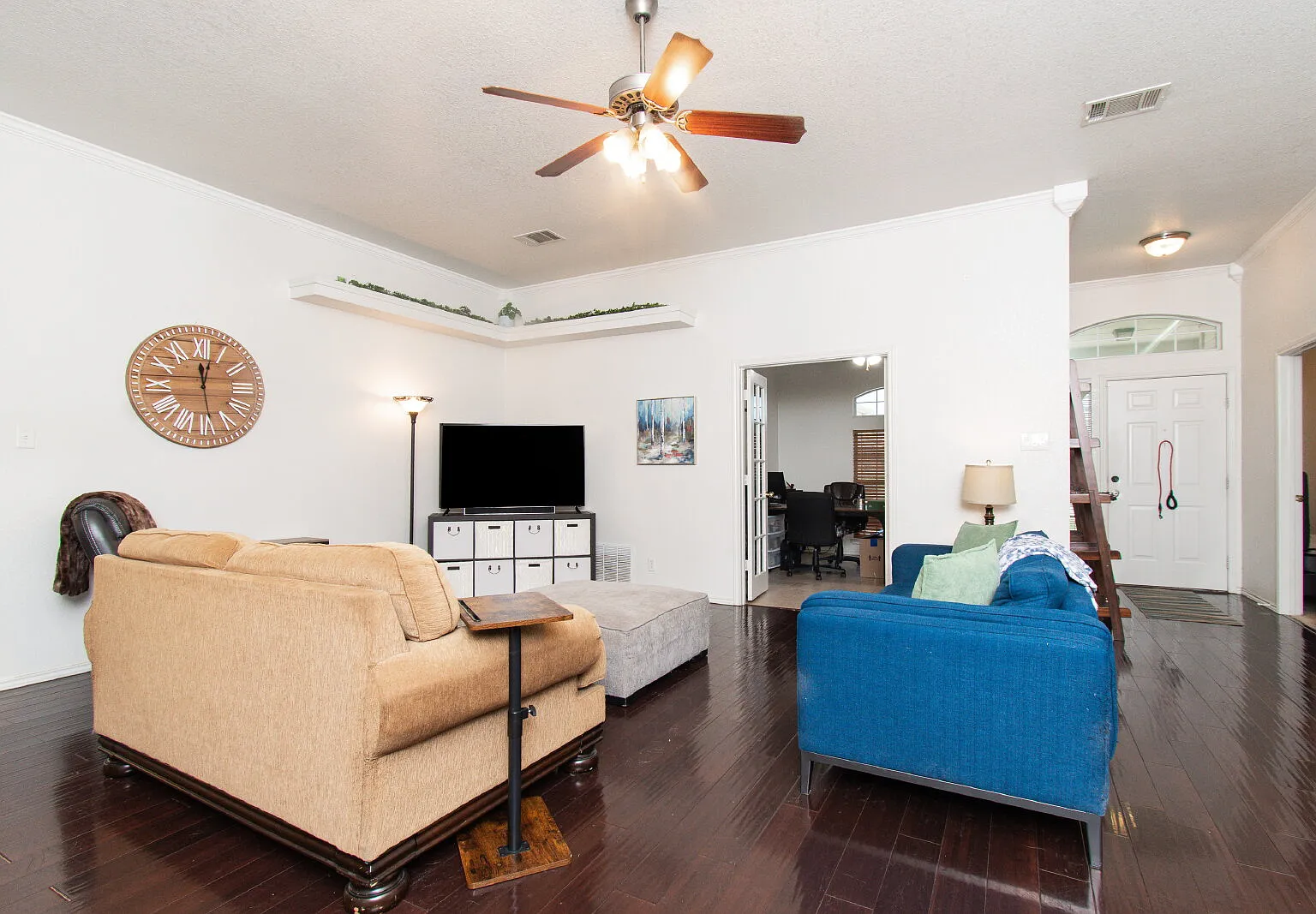 4 bed, 2.0 bath, 1890 sqft, $1,800 — Photo 2