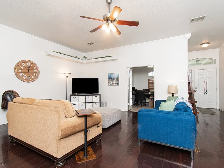 4310 Neta Dr — Photo 2