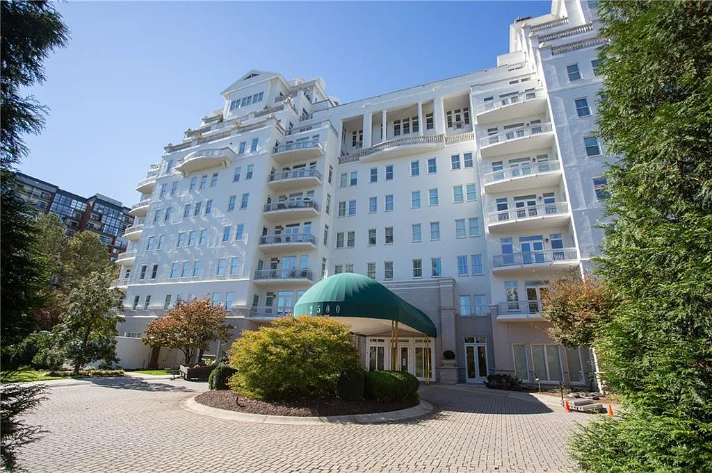 2500 Peachtree Rd NW APT 305S photo 1
