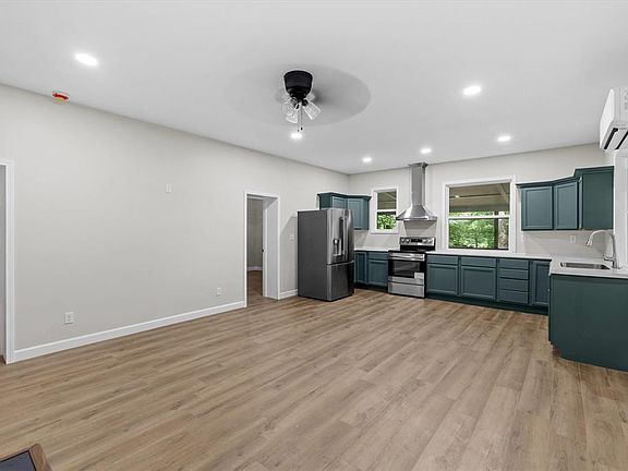 4th image of 210 Clubhouse Ln