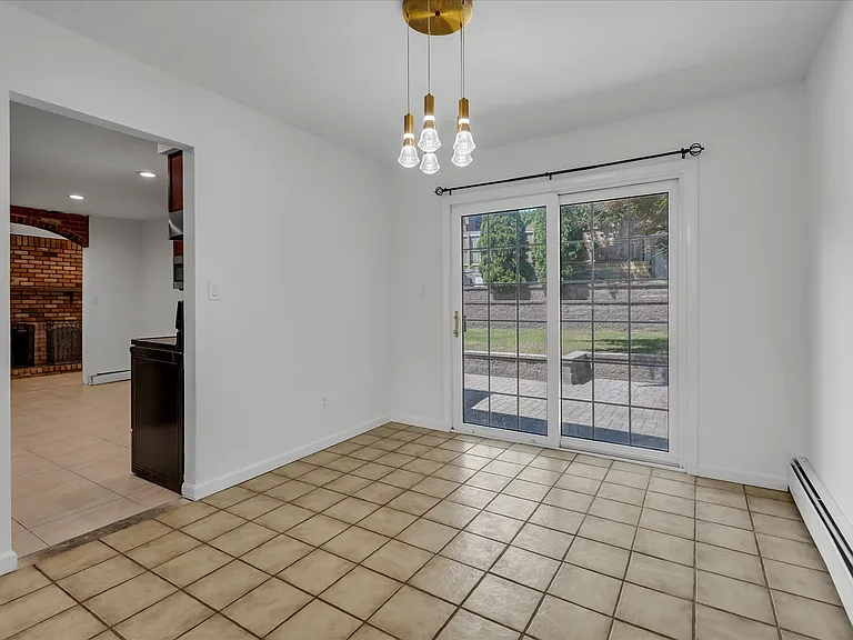 217 Bellerose Ave — Photo 6
