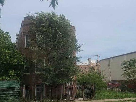 3rd image of 4646 W Superior St