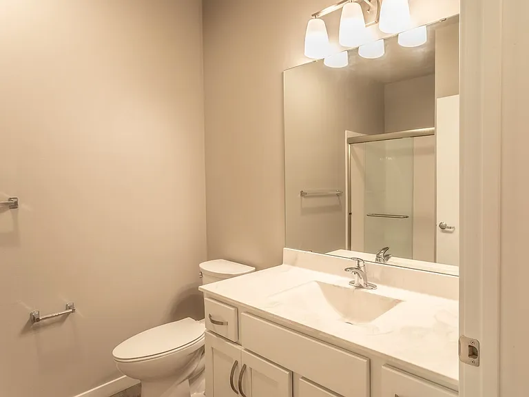 Lincoln Street Apartments — Photo 11