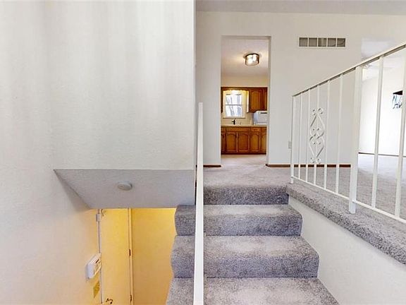 3rd image of 113 SE Bordner Dr