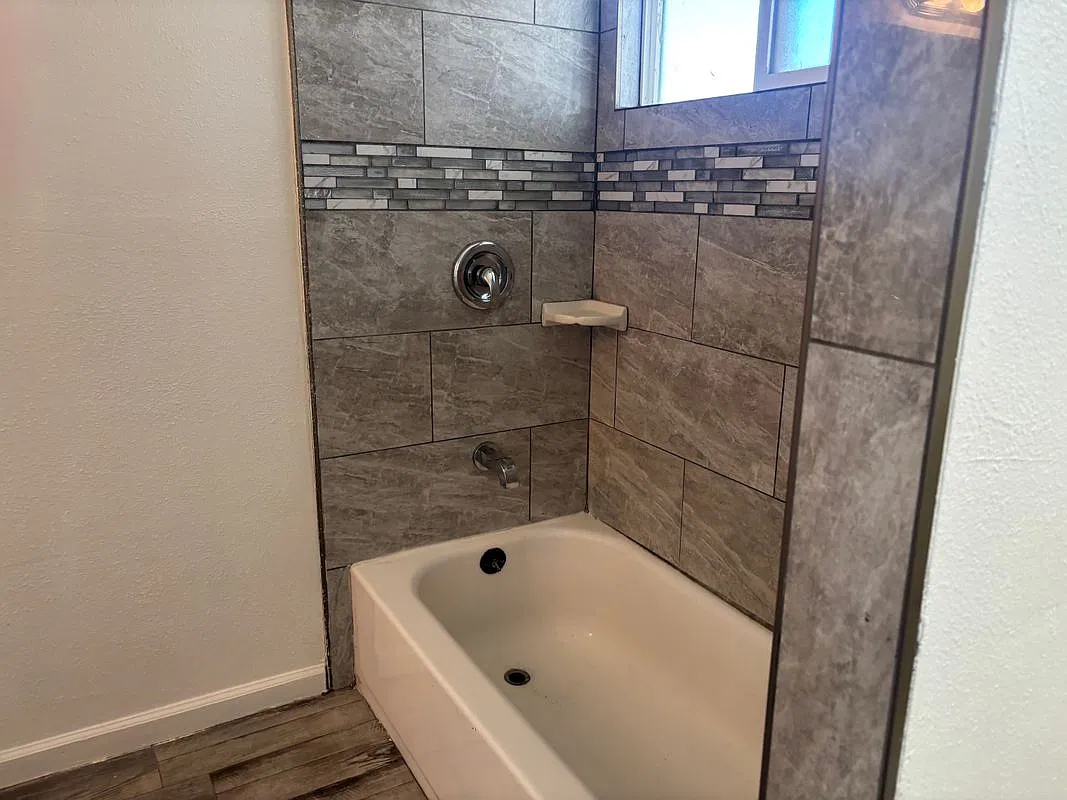 3 bed, 2.0 bath, 1352 sqft, $2,650 — Photo 2
