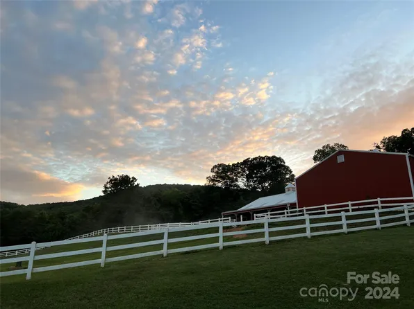 500 Reeves Cove Rd, Candler, NC 28715