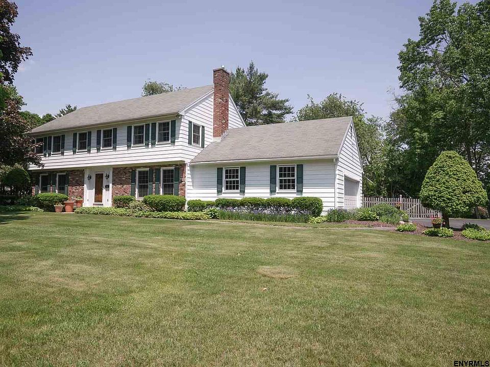 1st image of 12 Orchard Dr