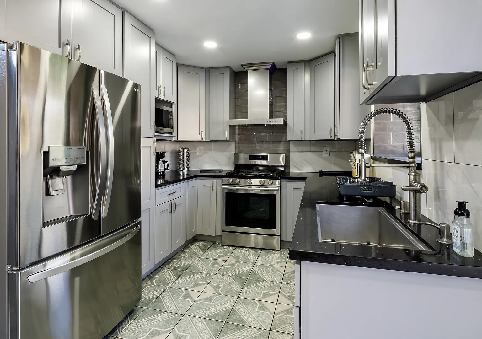 Modern 3BR 2-Story Retreat | Near RUHS + March ARB — Photo 3