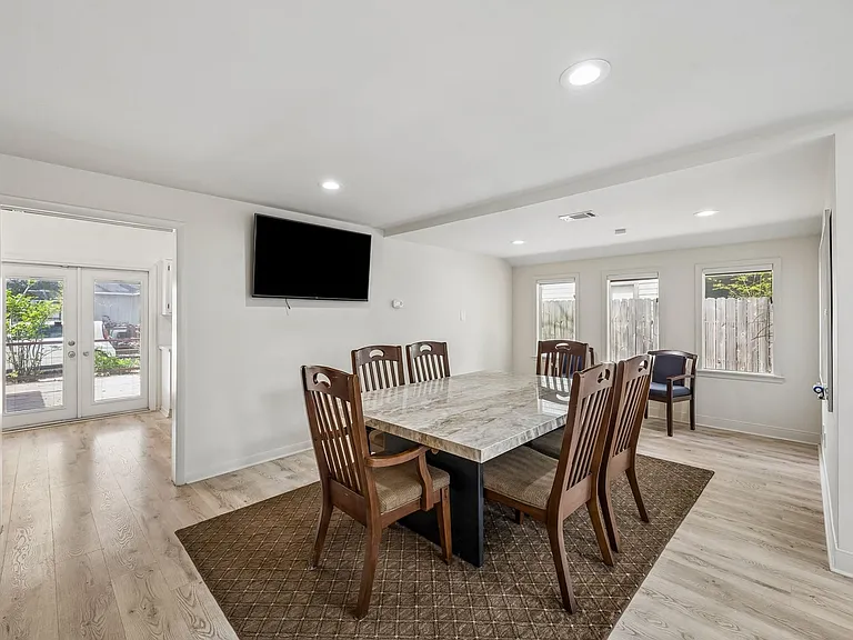 905 Harvard St — Photo 16
