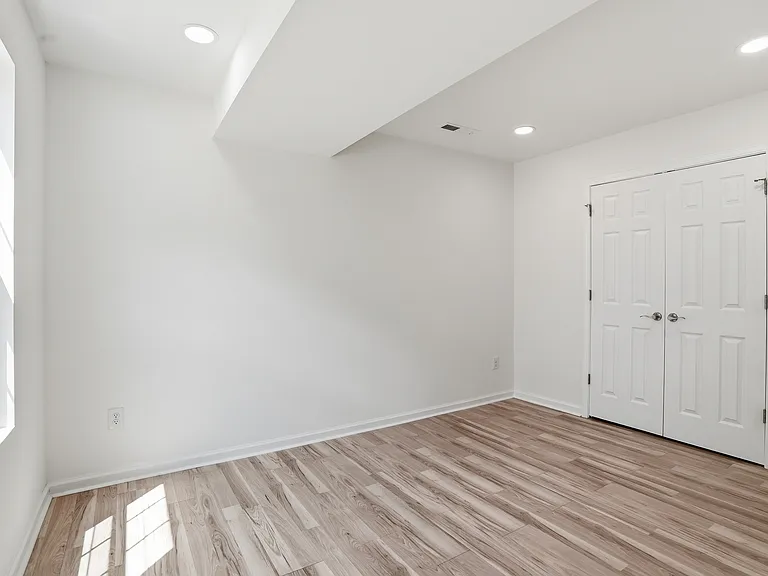 516 Singletary St SE — Photo 38