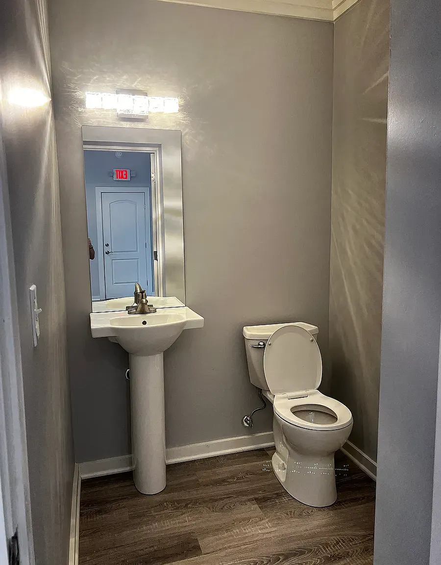 Studio, 225 sqft, $1,050 — Photo 3