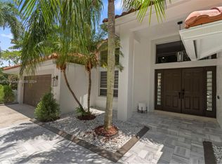900 Lakewood Ct, Weston, FL 33326