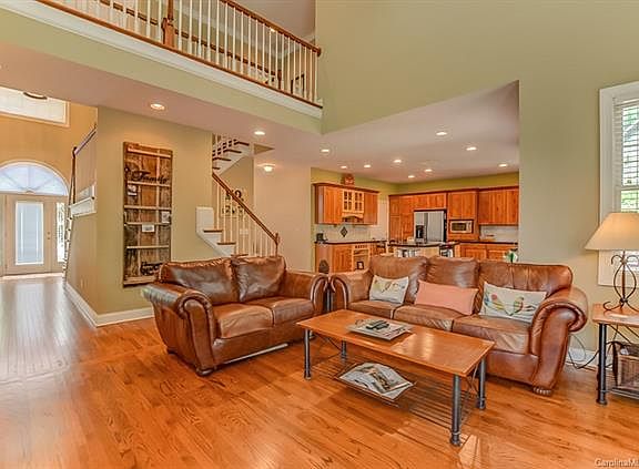 4th image of 9 Round Robin Ln