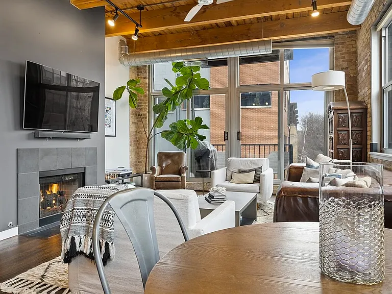 2201 W Wabansia Ave #10 — Photo 13
