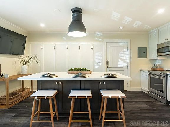 3rd image of 1021 Scott St APT 101