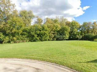 562 Eastport Ct, Island Lake, IL 60042