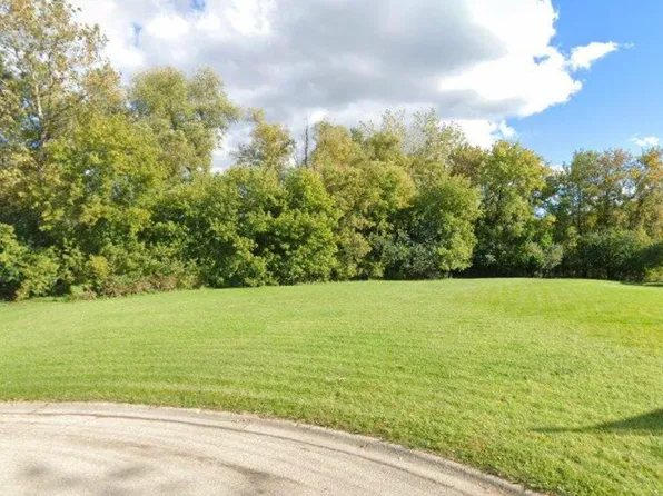562 Eastport Ct, Island Lake, IL 60042