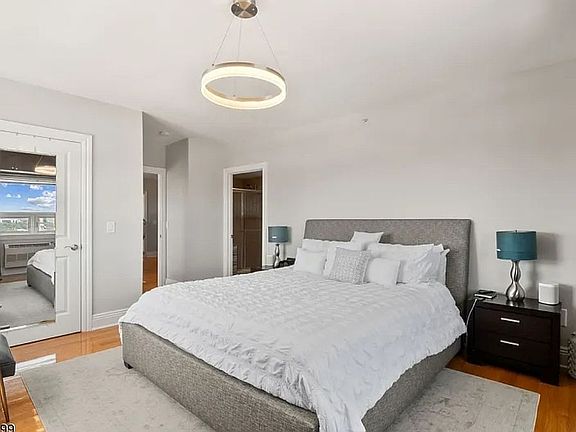 4th image of 809 22nd St APT 1201