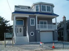 10 E Goldsborough Ave photo 1