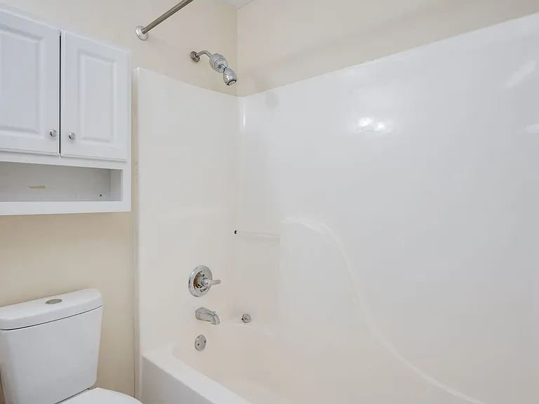 714 Broad St #B — Photo 17