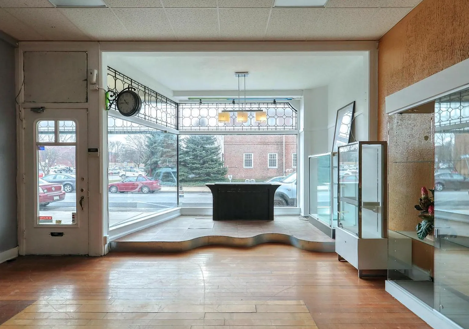 23-25 E King St — Photo 1