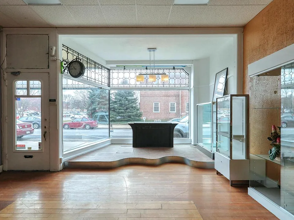 23-25 E King St