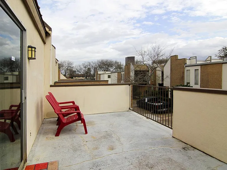 1300 Augusta Dr #32 — Photo 15