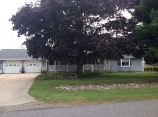 17860 S Phillips Rd, Three Oaks, MI 49128