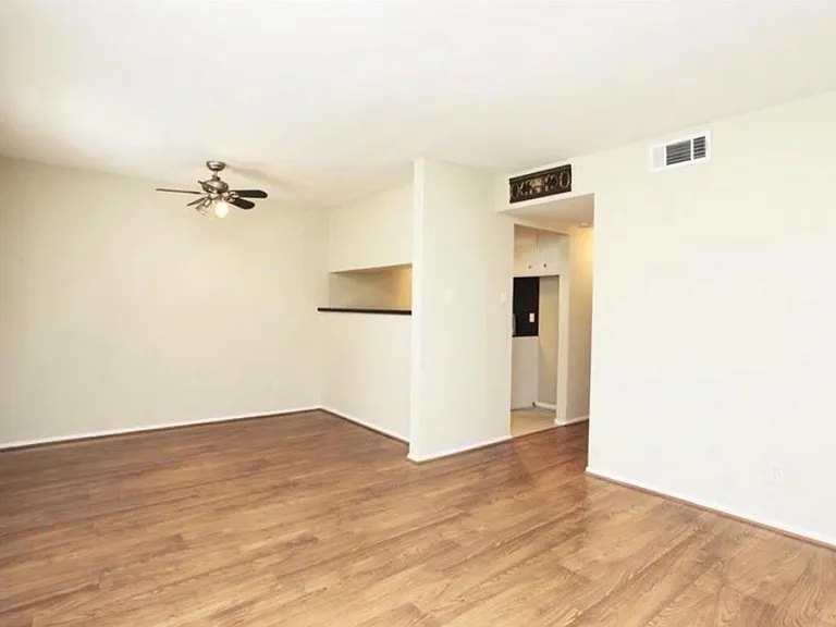 2515 Shakespeare St #5 — Photo 5