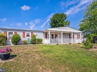 808 Stream View Dr, North Wales, PA 19454