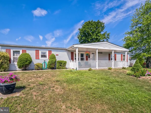 808 Stream View Dr, North Wales, PA 19454