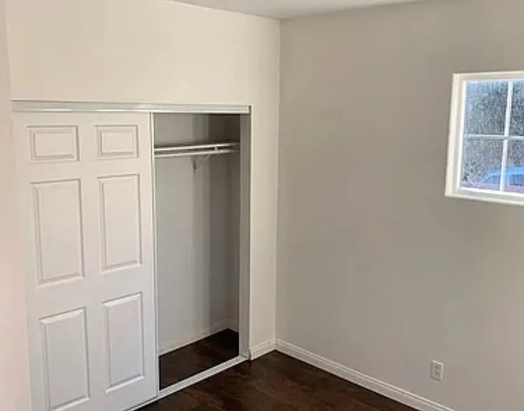 439 N Mountain View Ave — Photo 3