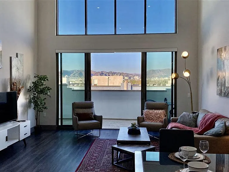 5100 Wilshire Blvd — Photo 11