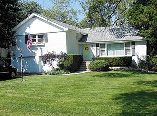 8551 Brookridge Rd, Downers Grove, IL 60516