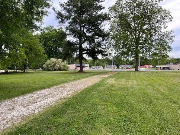 2041 Welton St, Milan, TN 38358