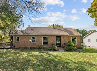 8142 Victoria Dr, Victoria, MN 55386