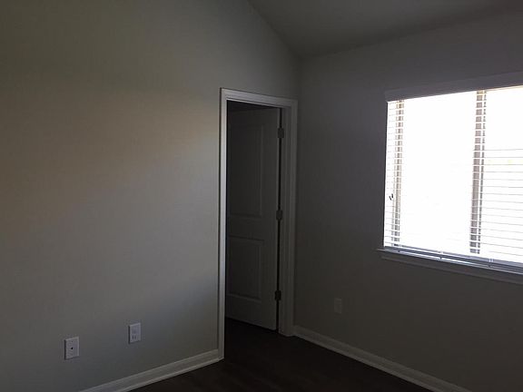 3rd image of 5619 Blackstone Dr
