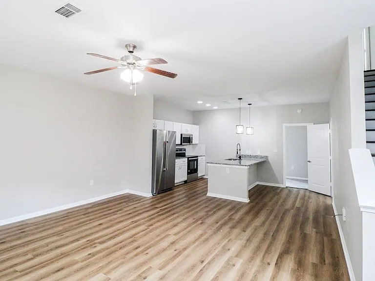 707 Ironwood Ln — Photo 9