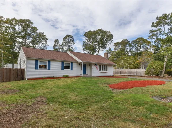 141 Dolphin Ln, Barnstable, MA 02630