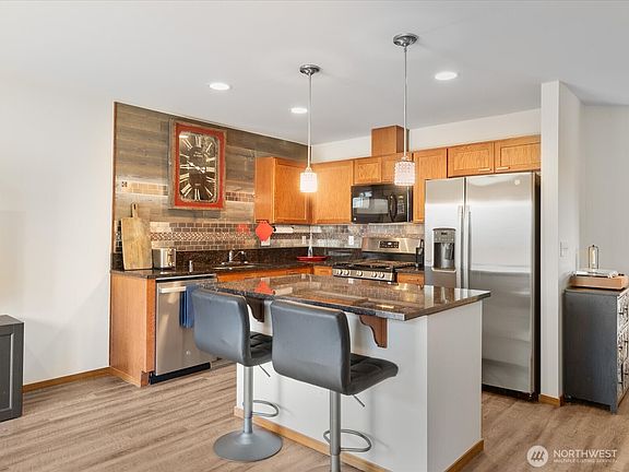 5th image of 8212 42nd Street NE