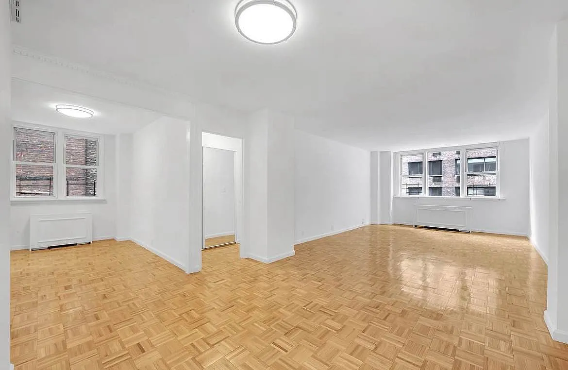 201 E 36th St APT 3A photo 1