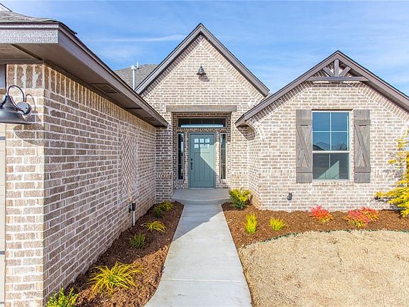 2nd image of 1484 Auburn Cir