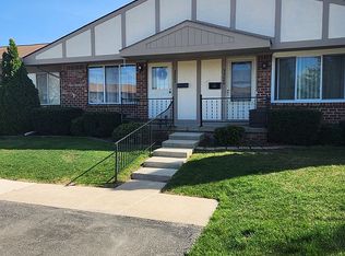 25202 Franklin Ter #22-7, South Lyon, MI